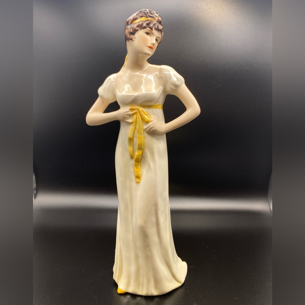 Vintage Goebel Fashion on Parade Reflections 16 286 1987 Figurine Exc Condition